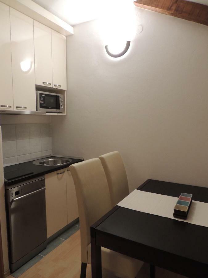 Apartments Villa Aurora ราชานาส ภายนอก รูปภาพ