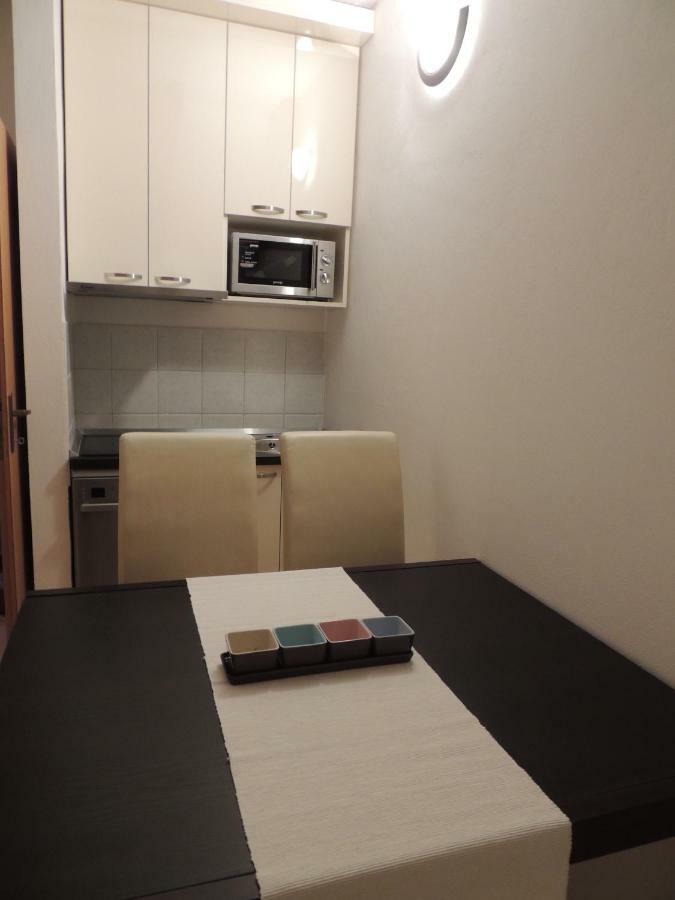 Apartments Villa Aurora ราชานาส ภายนอก รูปภาพ